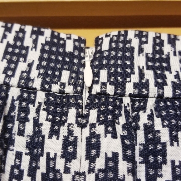 J. Crew Factory | Navy & White Graphic Jacquard Skirt (Size 4) - Picture 8 of 10